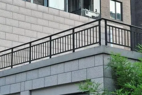 YY-V465型号 铁艺护栏订做案例